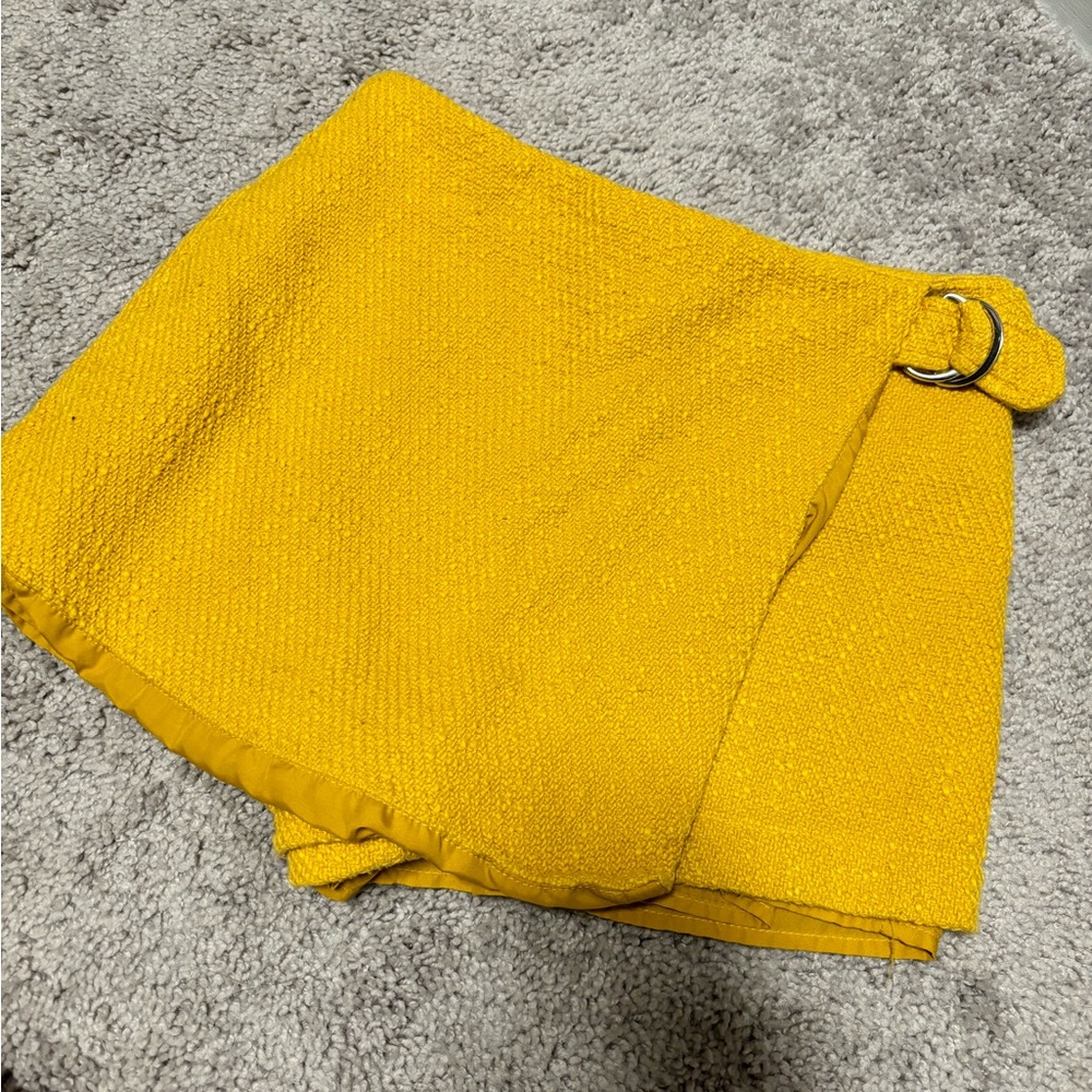 Forever 21 yellow tweed skort